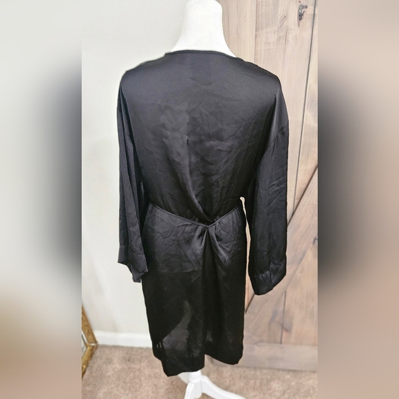 H&M Black Satin Robe With Tie. Size M/L - Picture 8 of 9